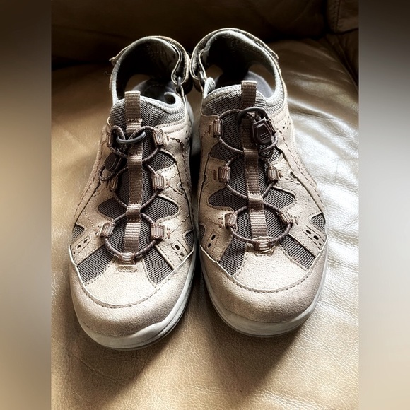 Earth Origins size 8 - Picture 1 of 4